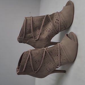 LC LAUREN CONRAD LILI BROWN SUEDE 4" HIGH HEEL ANKLE BOOTIES SIDE ZIPPER 7M